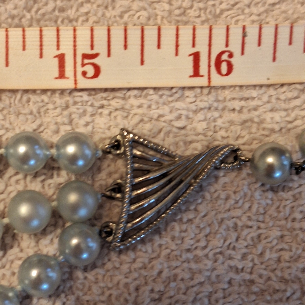 Vintage Elegant Silver/Blue Pearl Necklace - Picture 4 of 10